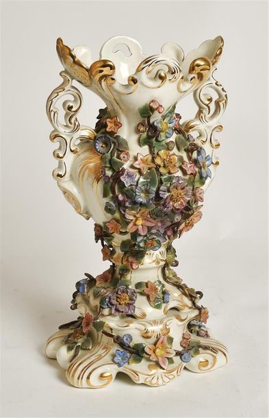 null ITALIE
Vase rococo en porcelaine
H : 34cm