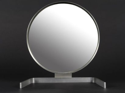 null Guy LEFEBVRE (XX ème)
Miroir de table circulaire orientable en acier brossé
Edition:...