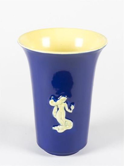 null Dans le goût de Gio PONTI 
Vase de forme balustre en céramique émaillée de couleur...