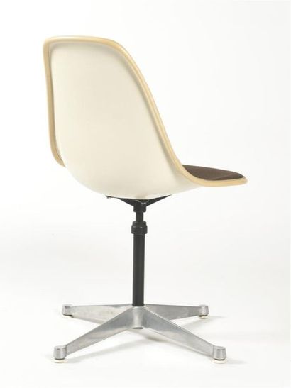 null Charles (1907-1978) et Ray (1912-1988) EAMES
Chaise modèle PSCC office chair...