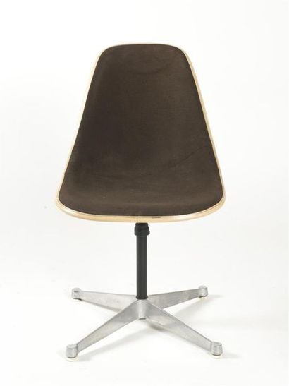 null Charles (1907-1978) et Ray (1912-1988) EAMES
Chaise modèle PSCC office chair...