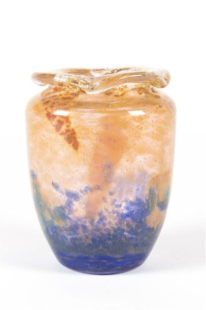 null MULLER ET FRERES LUNEVILLE
Vase en verre marmoréen brillant, translucide et...