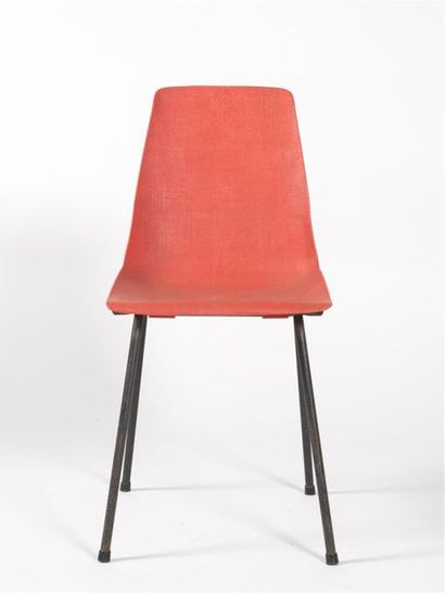 null FANTASIA (20ème) 
Série de quatre chaises en plastique orange et piètement en...