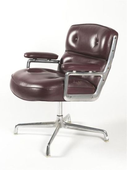 null Charles (1907-1978) & Ray (1912-1989) EAMES
Fauteuil modèle Lobby chair à structure...