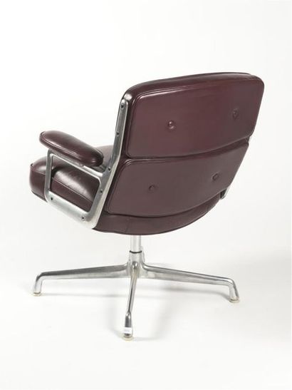 null Charles (1907-1978) & Ray (1912-1989) EAMES
Fauteuil modèle Lobby chair à structure...