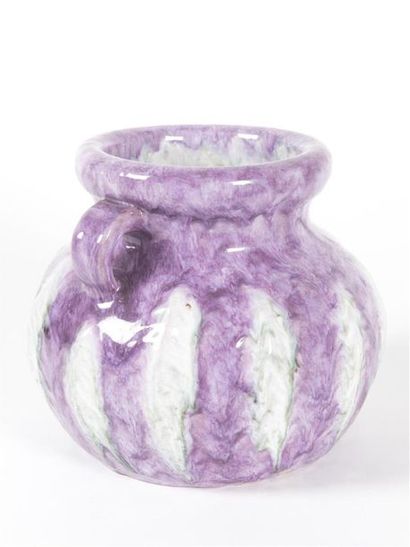 null Arlette ROUX (20ème)
Vase de forme pansue à une anse en céramique émaillée de...