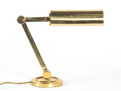 null Travail 1970
Lampe de table en métal doré à un feu et à un bras articulé et...