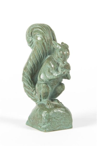null Alberto BAZZONI (1889-1973)
Bronze à patine verte représentant un écureuil mangeant...