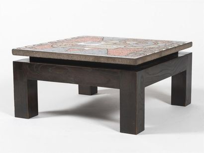 null Travail français
Table basse à plateau carré en lave émaillée à motif stylisé...