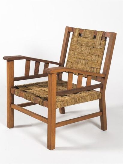 null Francis JOURDAIN (1876-1958) 
Paire de fauteuils en hêtre teinté à dossier plat,...
