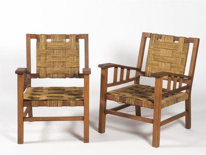 null Francis JOURDAIN (1876-1958) 
Paire de fauteuils en hêtre teinté à dossier plat,...
