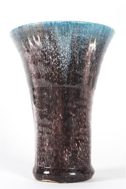 null ACCOLAY (20ème)
Vase de forme tronconique en céramique émaillée à couverte bleue...