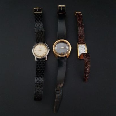 null Lot de trois montres bracelets : Timex électrique, Warens, Pequignet