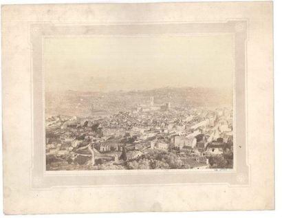 null Charles NEGRE, Photographie ancienne, vue de Provence 
Signée par un cachet...