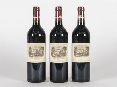 null 3 B CHÂTEAU LAFITE ROTHSCHILD (e.l.a.) GCC1 Pauillac 2002