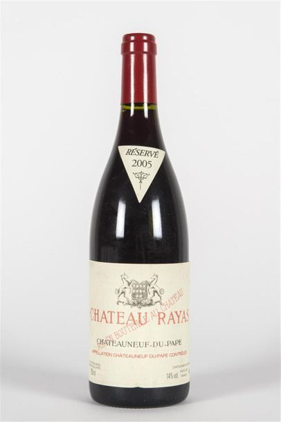 null 1 B CHATEAUNEUF DU PAPE Rouge (légère plissure étiquette) Château Rayas 200...