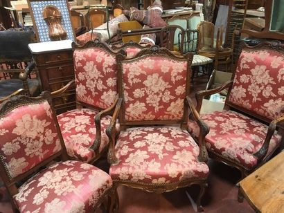null Salon de style Louis XV comprenant quatre fauteuils deux chaises