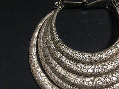 null Collier torque en argent étranger