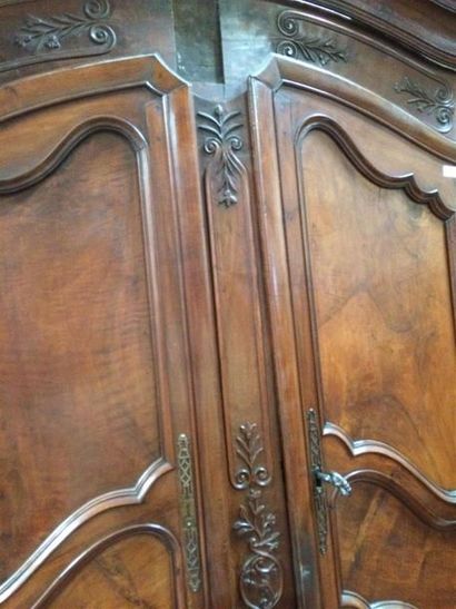 null Armoire lyonnaise corniche galbée