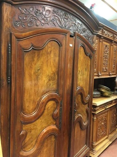 null Armoire en noyer
230x145 cm
P : 55cm