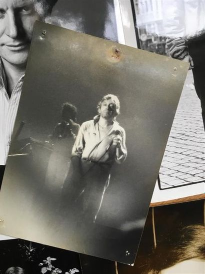 null Pochette Chanteurs années 80 : 8 photos (aznavour, gainsbourg, ). Petits formats,...