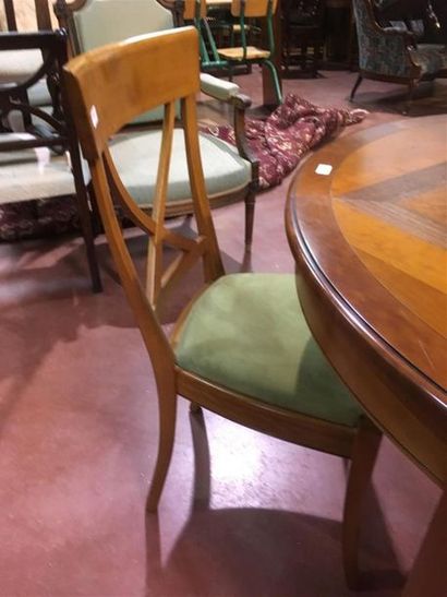 null GRANGE table de salle à manger avec deux allonges et 4 chaises
très bon éta...