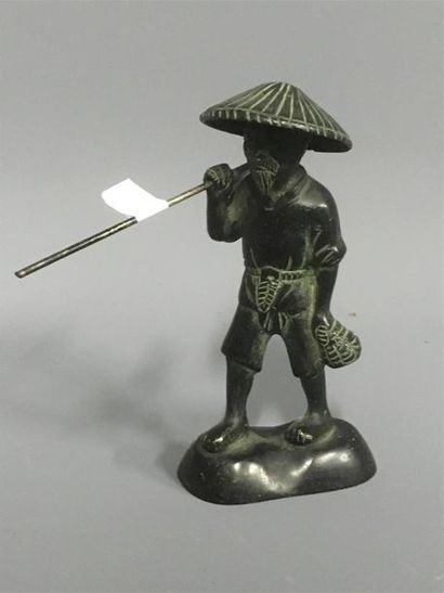 null Sujet en bronze Vietnam porteur 
H: 12 cm