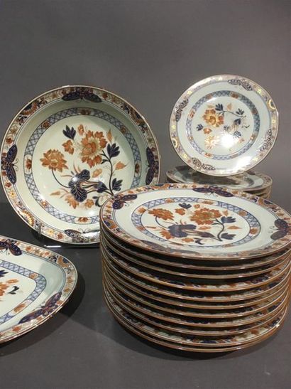 null HAVILAND Limoges, service de table en porcelaine modèle TAI YUAN 
Deux plats...