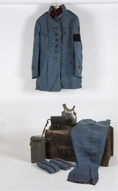 null Uniforme française de la Guerre vers 1917, avec veste, pantalon, bandes molletières,...