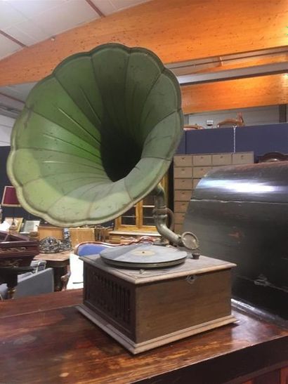 null Gramophone vers 1900