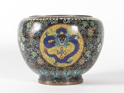 null Chine Cache pot en bronze cloisonné
H : 19 cm
D : 24 cm