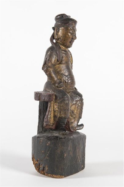 null CHINE dignitaire assis, 
Sujet en bois sculpté
H: 34.5 cm
