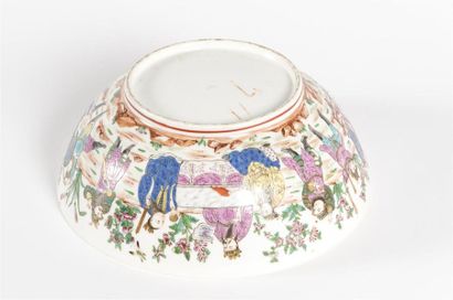 null Chine,Coupe en porcelaine à décor polychrome de scène de guerrier combattant
Dynastie...