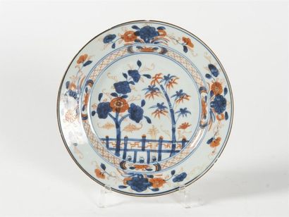 null COMPAGNIE DES INDES
Paire d'assiettes en porcelaine à décor Imari
petits éclats...