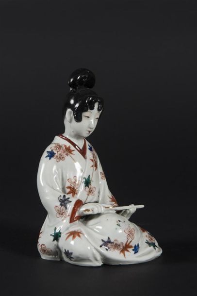 null Japon, statuaire en céramique Imari
Meiji femme à l'éventail
H: 15 cm