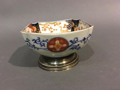null Japon, Imari, coupe en porcelaine monture en argent minerve
19ème siècle
H :...