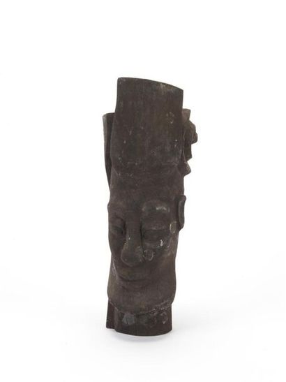 null Jean Pierre HELLE (1944 Genève-2015) 
Trois sculptures antropomorphes 
bois...