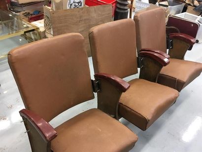 null Lot de fauteuils de cinéma (strapontins) (25 pièces)et deux spécifiques (bout...