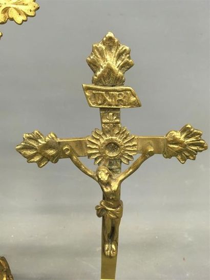 null Deux croix d'autel
H de la plus grande 38 cm