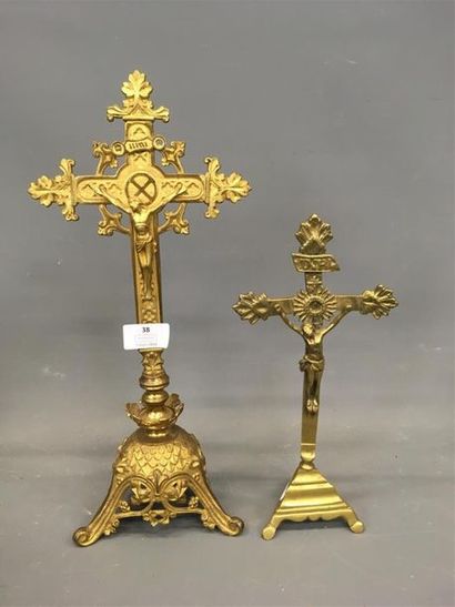 null Deux croix d'autel
H de la plus grande 38 cm