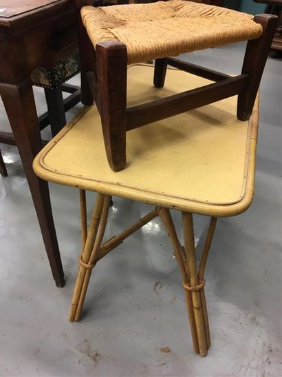 null Petite table de style Louis XV, joint chaise et table en rotin d'enfant