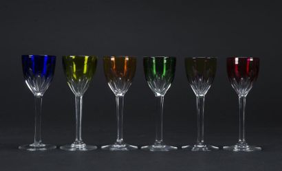 null BACCARAT, 6 verres à vin du Rhin en cristal taillé et coloré
H : 19 cm