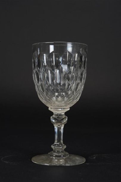 null Service de verres en cristal taillé
Début XIXe
27 grands verres (H : 17cm) ,...