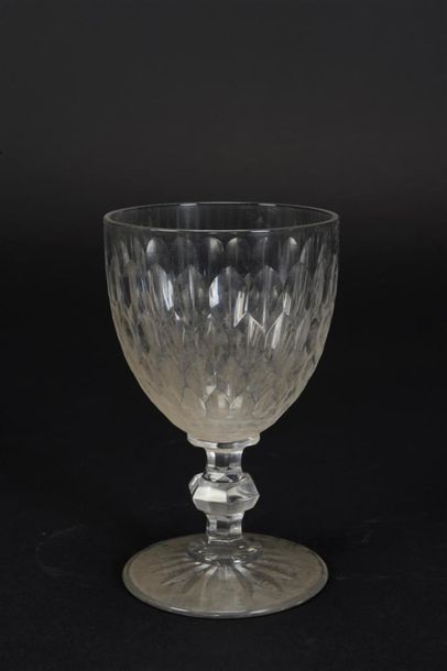 null Service de verres en cristal taillé
Début XIXe
27 grands verres (H : 17cm) ,...