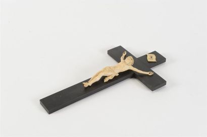 null Christ en ivoire sculpté
H : 15.5 cm
