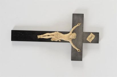 null Christ en ivoire sculpté
H : 15.5 cm