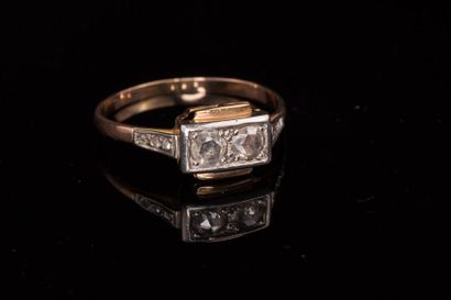null Bague jarretière en platine et or (750) 18K ornée de diamants taille roses (accident)....