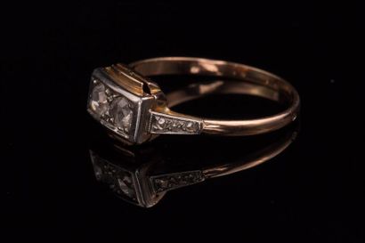 null Bague jarretière en platine et or (750) 18K ornée de diamants taille roses (accident)....