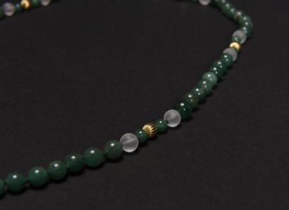 null Sautoir un rang de perles de jadéite intercalées de perles en cristal de roche...