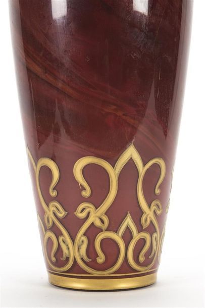 null Important vase balustre en verre émaillé et doré vers 1900
H : 52 cm
